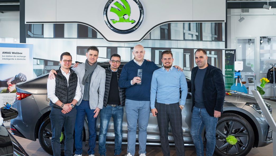 Team AMAG Petit-Lancy dans le showroom Škoda